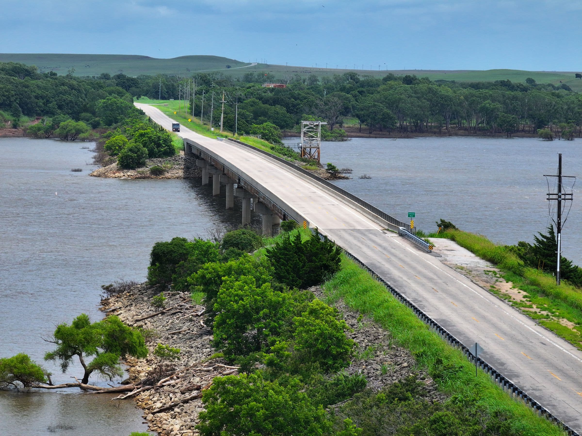 The highway bridge crossing Kaw Lake, north-east of Ponca City